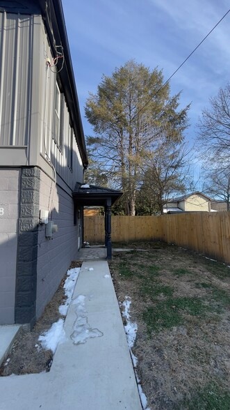 Building Photo - 308 9th St