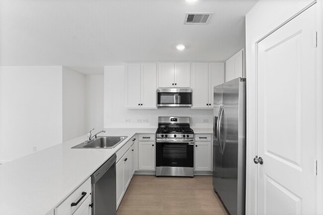 Building Photo - 25392 Carnation Ct