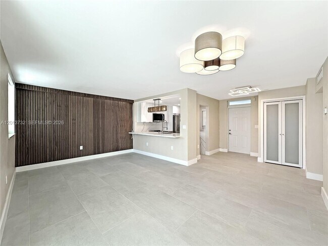 Building Photo - 1145 Normandy Dr