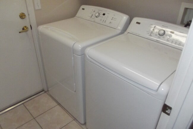 Building Photo - Henderson Pool Home