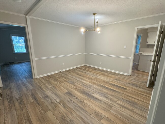 Building Photo - 285 High Meadow Dr