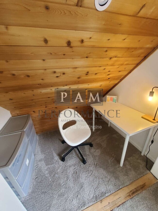 Building Photo - 2829 S Howell Ave