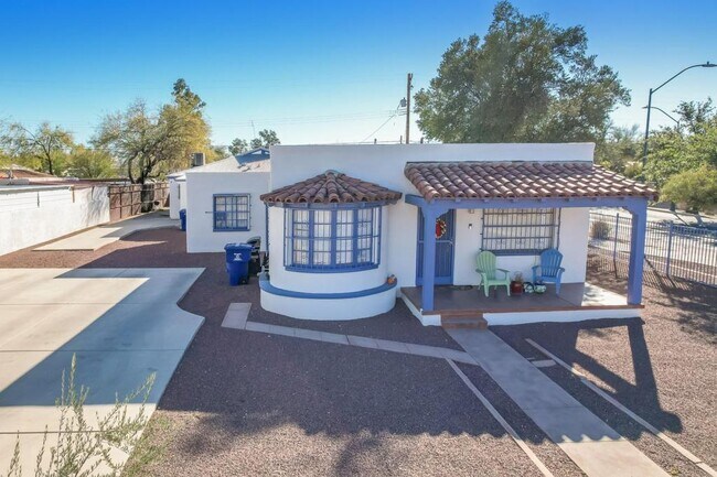 Building Photo - 1304 E Linden St