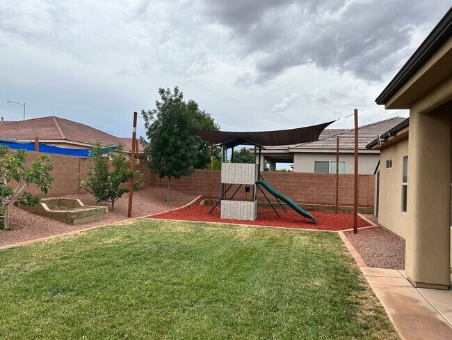 Building Photo - Spacious Single-Level Living in St. George!
