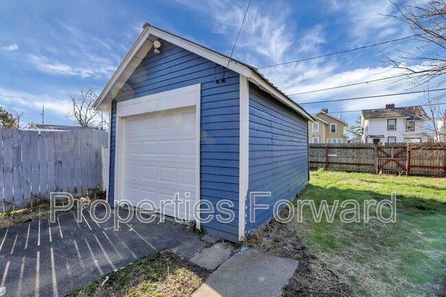 Building Photo - 1185 E 22nd Ave