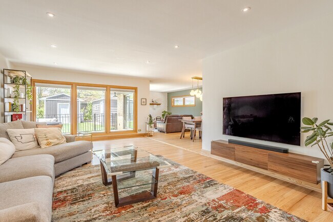 Building Photo - 715 Lamon Ave