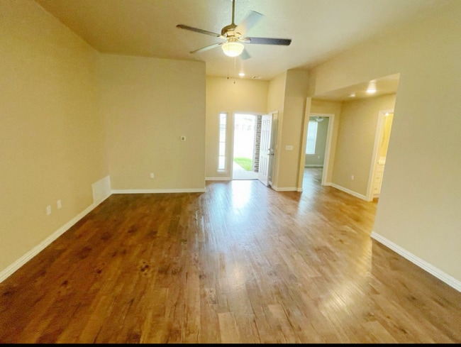 Building Photo - Beautiful 3/2 home in convenient location