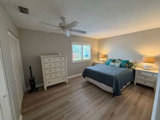 Building Photo - FT Myers Beach Amazing pool home