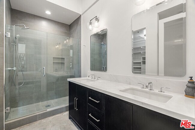 Building Photo - 710 Orlando Ave