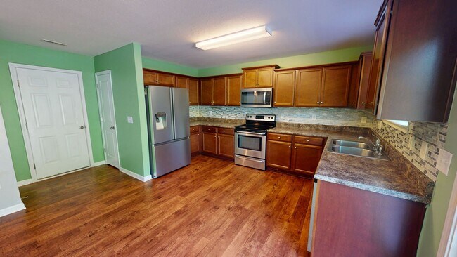 Building Photo - 4 Bedrooms w/ Privacy Fence & Community Pool!