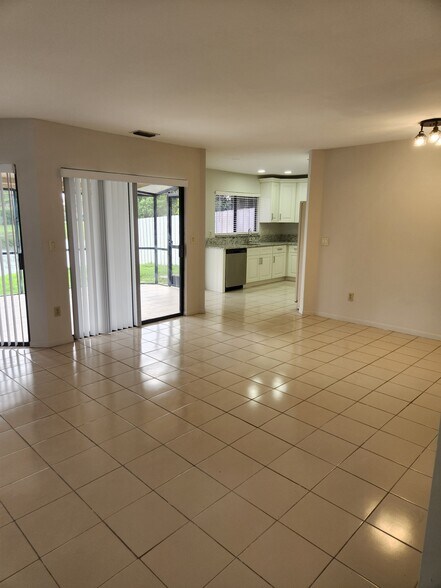 Building Photo - 9712 Saratoga Park Ct