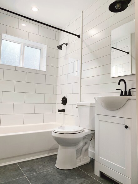 Building Photo - 387 Manley Rd