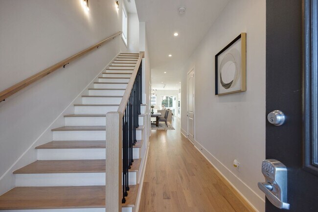 Building Photo - 521 Camden Dr