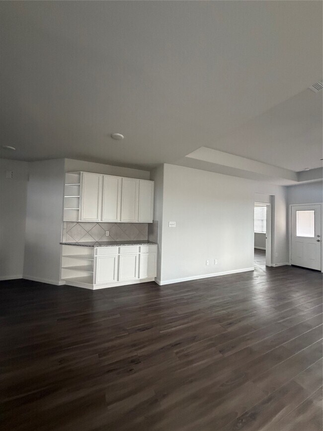 Building Photo - 16617 Olivewood Ln