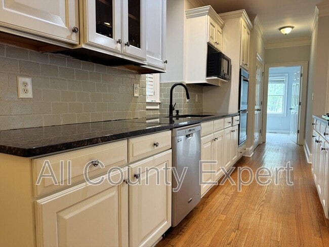 Building Photo - 871 Lenox Ct NE