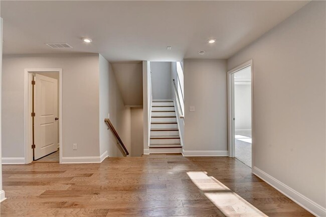 Building Photo - 400 Renwood Trl