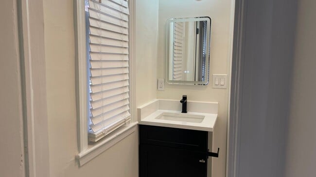 Building Photo - Newly Remodeled 1-Bedroom, 1-Bathroom Near Johns Hopkins University