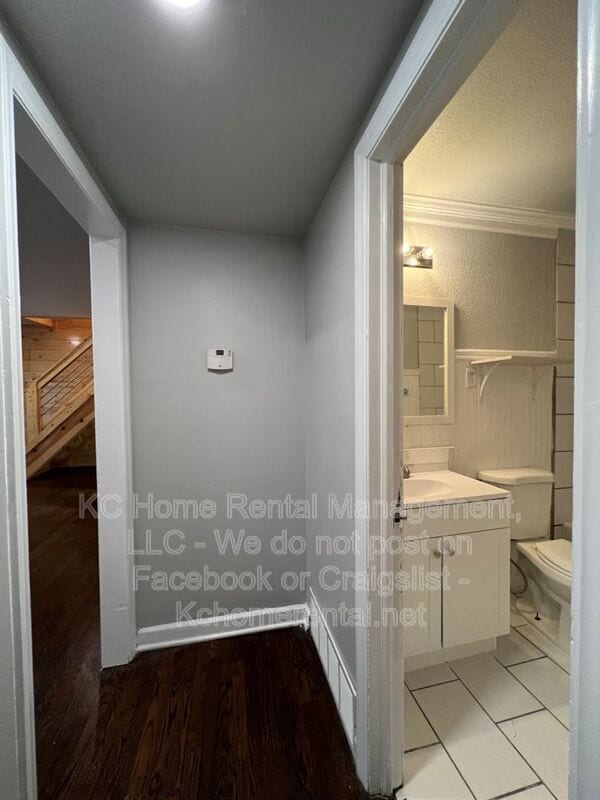 Building Photo - 8009 Summit St