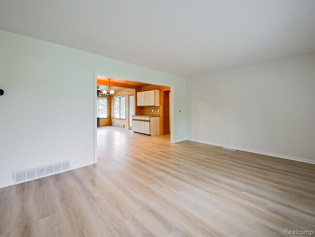 Building Photo - 7580 Thornwood St