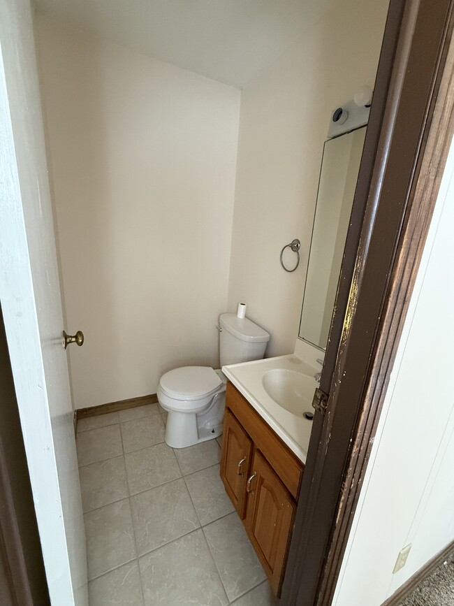 half bath - 290 Walnut St