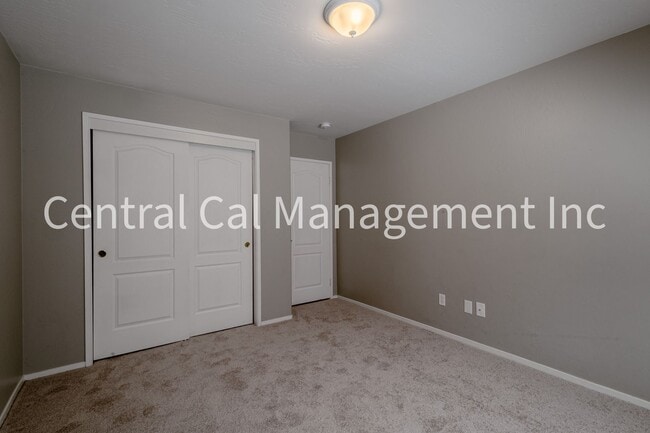 Building Photo - 4 Bedroom/2 Bath Home in the Southwest - $2495 per month!