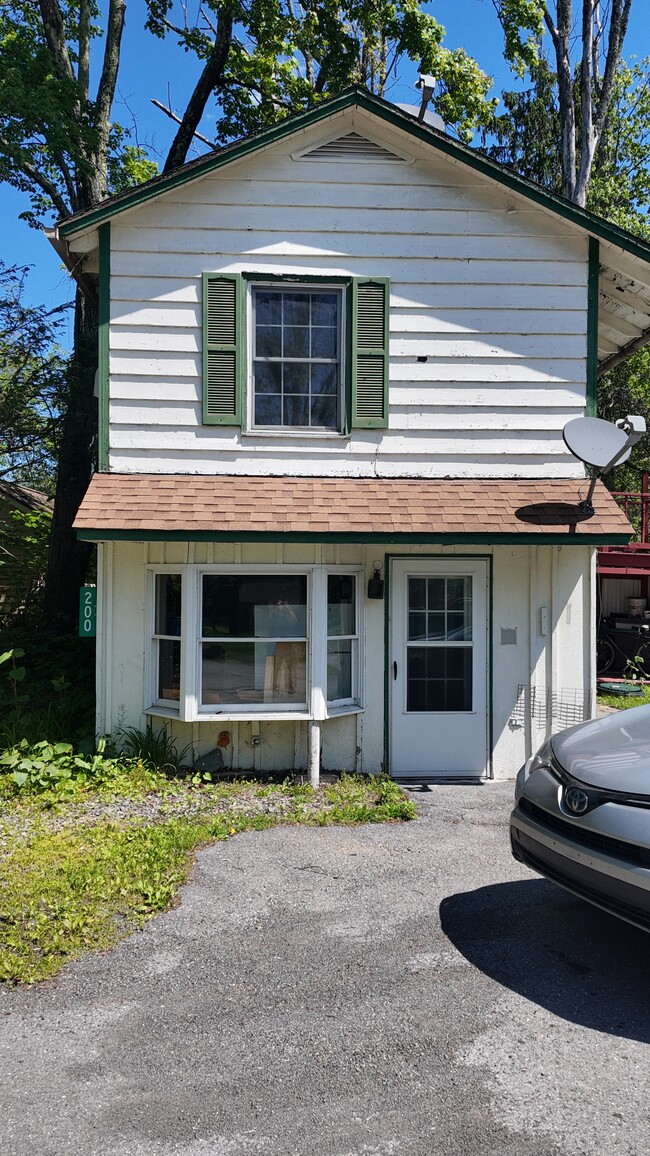 Building Photo - Chestnut Grove Village 200