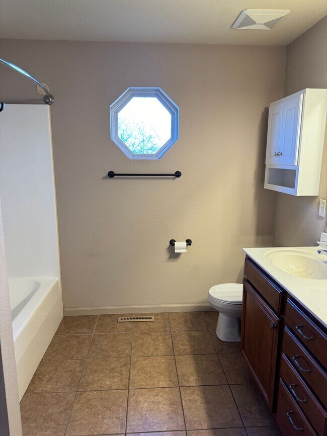 Building Photo - 403 Camel Ct