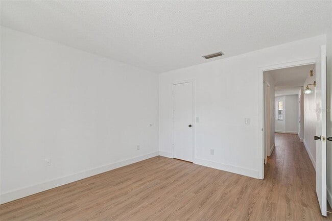 Building Photo - 4511 S Oak Dr