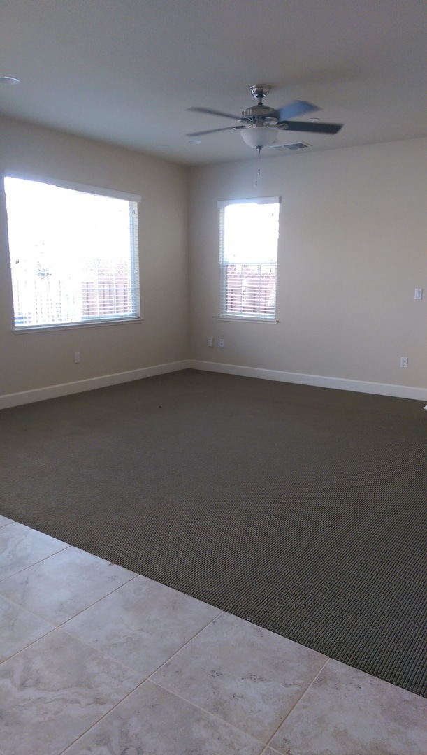 Building Photo - Gorgeous 4 bedroom 3 baths in Desirable Mo...