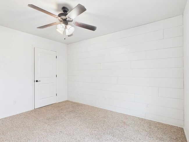 Building Photo - 4 bedroom in City View!