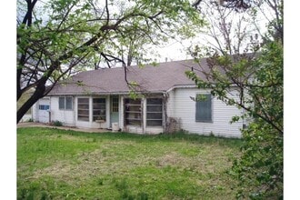 Building Photo - NEWLY REMODELED!