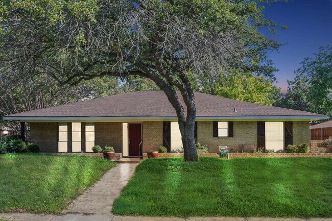 Building Photo - 1725 Northcrest Dr