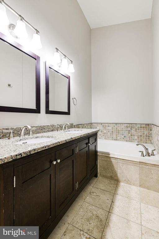 Building Photo - 6120 Talavera Ct