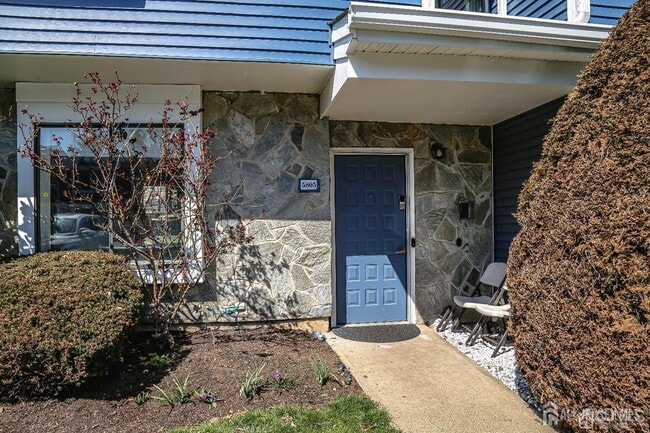 Building Photo - 5805 Hana Rd