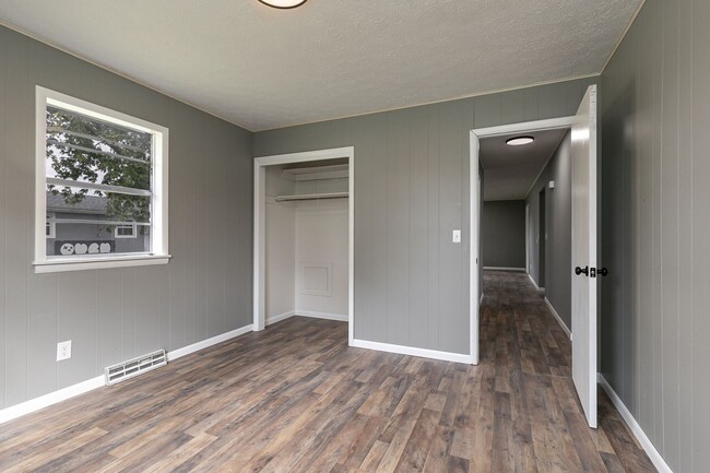 Building Photo - Newly Remodeled | 3 Bedroom | 1 Bathroom |...