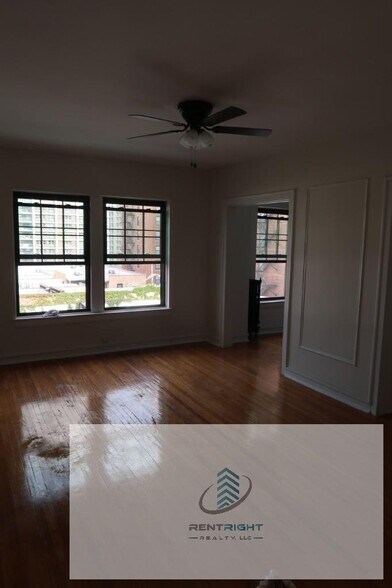 Primary Photo - 426 W Briar Pl