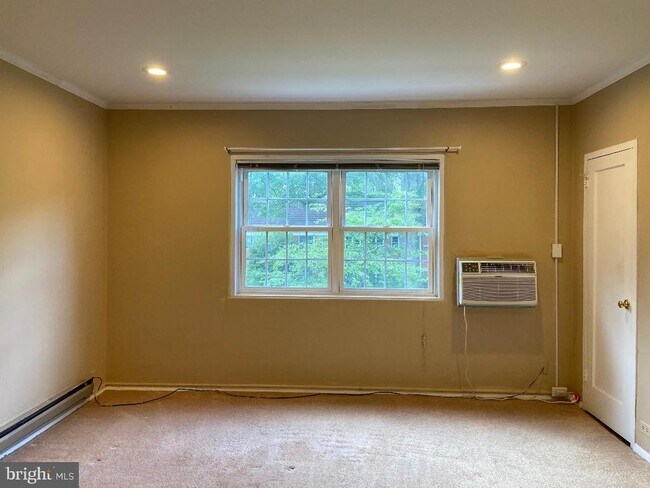 Building Photo - 3426 Martha Custis Dr