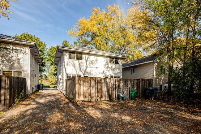 Building Photo - 821 Weeks Ave SE