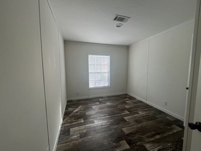 Building Photo - 261 Mongoose Ln