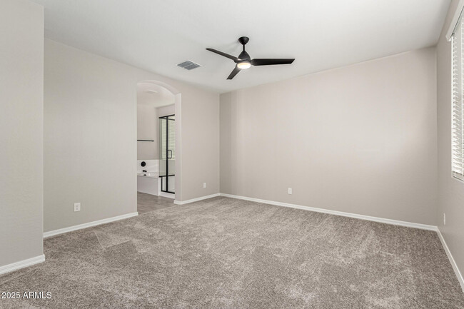 Building Photo - 34924 N Hawley Dr