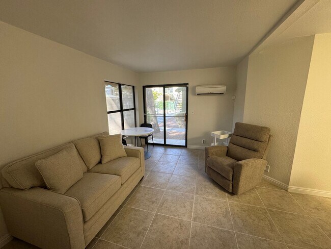 Building Photo - Adorable & Affordable Ground-Floor Condo w...