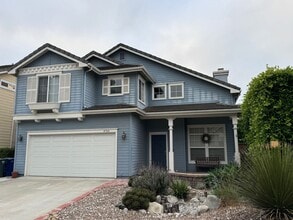 Building Photo - Charming 2-Story, 3 Bedroom, 2 1/2 Bathroom Ventura Home for Lease!