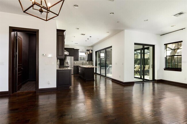 Building Photo - 3122 W Oakellar Ave
