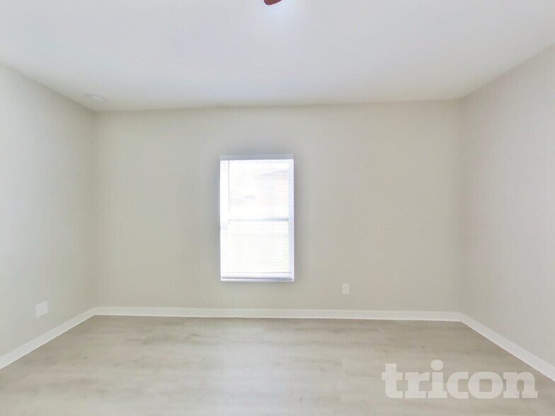 Building Photo - 2800 Glendive Dr