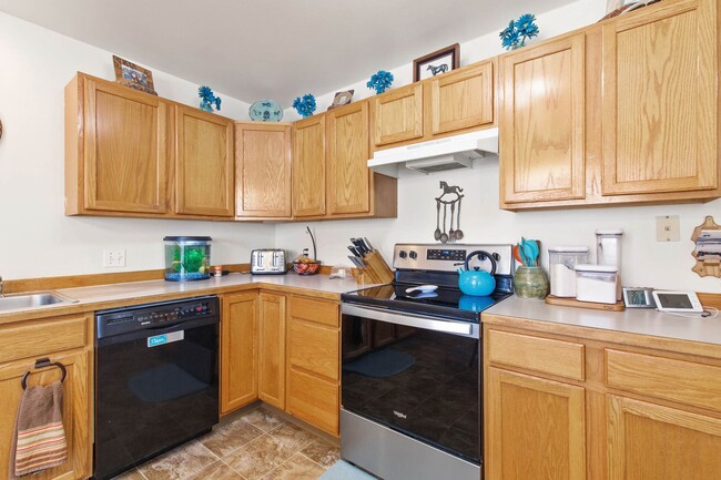 Building Photo - Great Three Bedroom Condo in Belgrade!