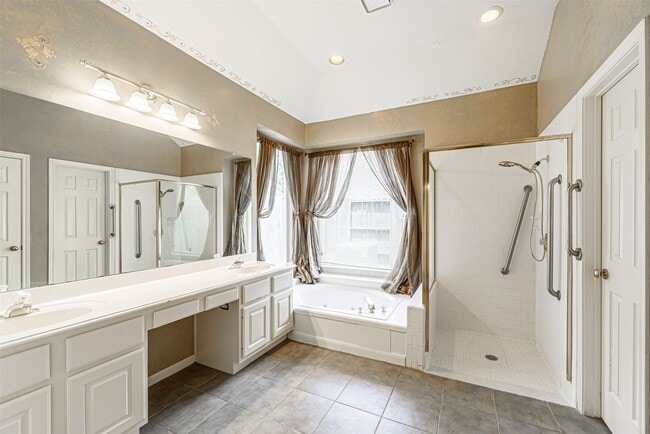 Building Photo - 5211 High Glen Ct