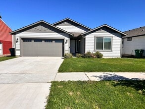 Building Photo - Stunning 3 Bed 2 Bath Rancher in Spokane V...