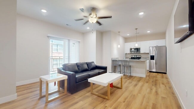 Interior Photo - 305 W Washington