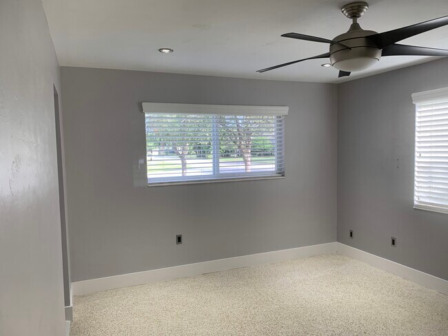 Building Photo - 10790 SW 88th Ave