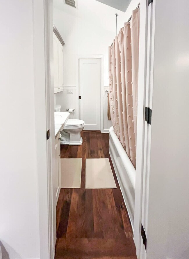 Building Photo - 522 Cascade Dr